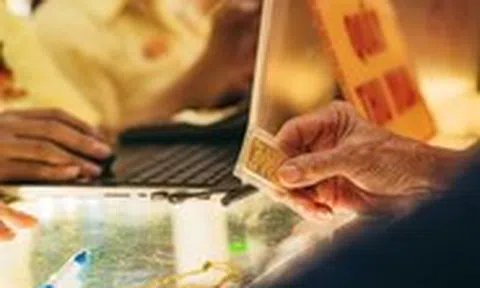 Giá vàng thế giới rơi khỏi mốc 4.000 USD/ounce