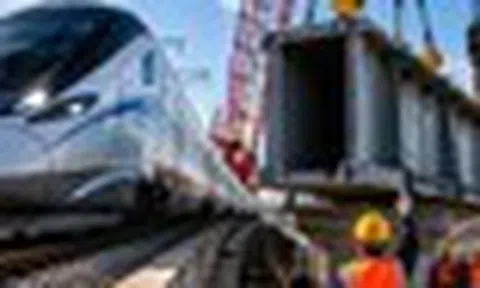 Phát hiện Trung Quốc lắp 4 khối bê tông khổng lồ, thi công liên tục trong 6 ngày, công trình không tưởng lộ diện