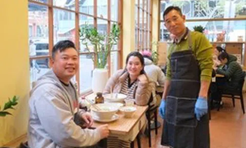 Phở 'xếp hàng' Bát Đàn sang Úc