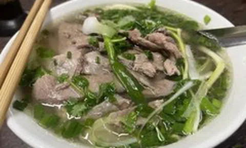 Phở gia truyền 49A Bát Đàn nức tiếng, từ phố cổ Hà Nội sang Úc