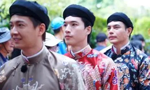 Trường Giang, HIEUTHUHAI quảng diễn áo dài truyền thống trong Kinh thành Huế