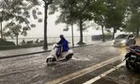 Hà Nội mưa to, chiều tối nay miền Bắc mưa lớn