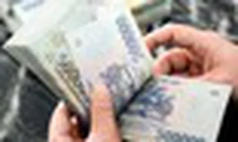 Phát hiện chiếc túi da chứa 3 cọc tiền mệnh giá 200K - 500K cùng 1 sổ tiết kiệm trị giá 4 tỷ đồng nằm chơ vơ tại nhà ga Cảng hàng không Pleiku