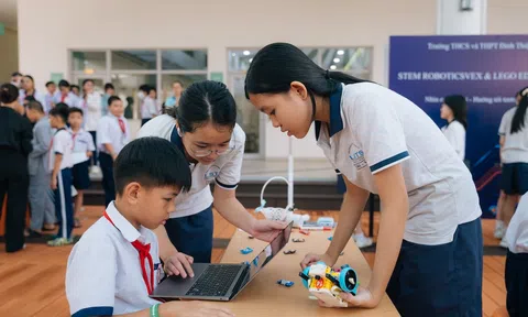 CUBHCM trao 720 triệu đồng học bổng đến những học sinh vượt khó tại Đà Nẵng và TP.HCM