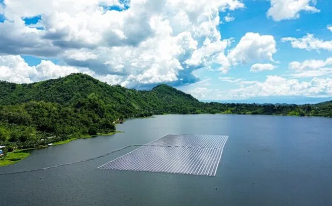 Nhà máy điện mặt trời nổi quy mô megawatt đầu tiên của Philippines chính thức hòa lưới điện