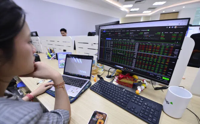 Chứng khoán được dự báo thử thách lại mốc 1.700 điểm, nhóm cổ phiếu nào đáng chú ý