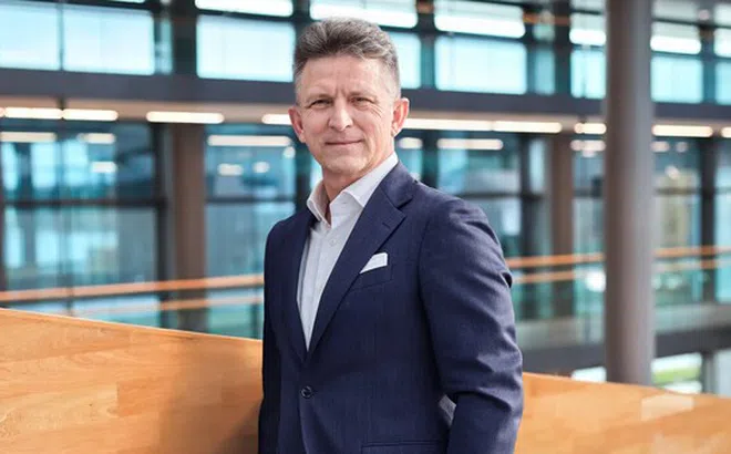 Thay đổi về cấp quản lý tại tesa: Tiến sĩ Kourosh Bahrami kế nhiệm Tiến sĩ Norman Goldberg