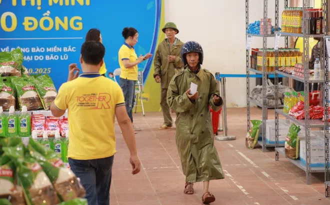 PNJ kích hoạt ‘Siêu thị mini 0 đồng’ hỗ trợ đồng bào thiệt hại do bão lũ