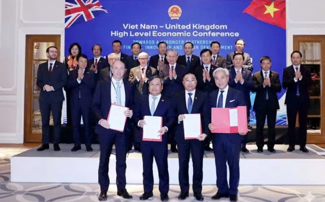 Ký bản ghi nhớ hình thành trung tâm sửa chữa máy bay lớn tại Vân Đồn