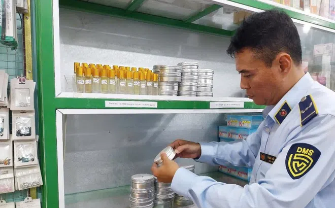 QLTT TP HCM kiểm tra đột xuất 3 hộ kinh doanh và 1 kho hàng