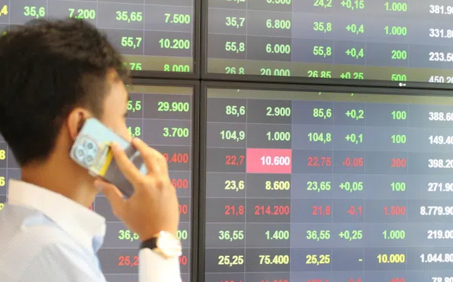Chứng khoán về thấp nhất 4 tháng, nhà đầu tư ngỡ ngàng