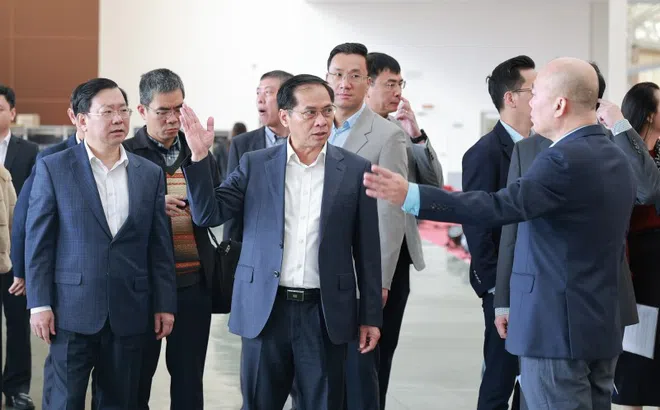 Phó Thủ tướng kiểm tra tiến độ Hội chợ Mùa Xuân 2026