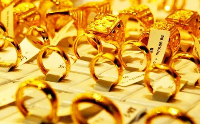 Giá vàng lên xuống thất thường, chuyên gia cảnh báo
