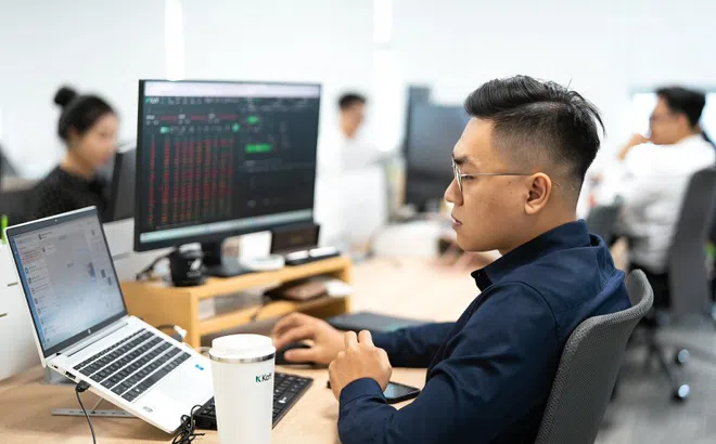 Đọc nhanh 10-2: USD hồi nhẹ, vàng bạc đi xuống, dự báo 'cơn gió ngược' với VN-Index