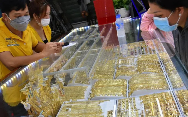 Giá vàng hôm nay 10-2: Tiếp tục tăng mạnh
