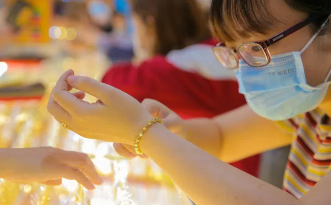 Khách giao dịch vàng từ 5 triệu đồng trở lên phải chuyển khoản