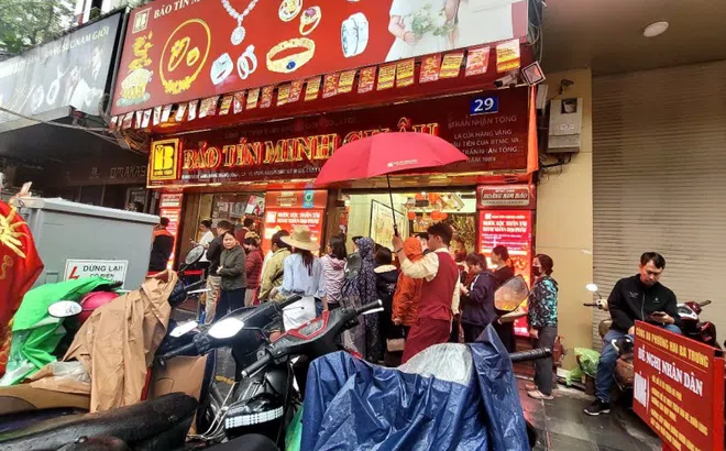 Vàng, bạc "cháy" hàng