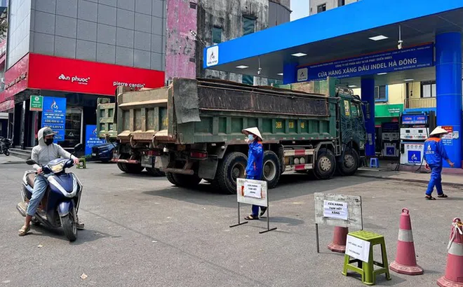 Hà Nội: Doanh nghiệp xăng dầu xin được dừng bán vì hết hàng