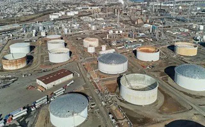 Vì sao các nước xả kho, giá dầu thế giới vẫn tăng cao?