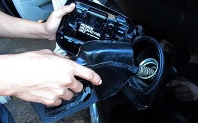 Quản lý thị trường TP HCM: Những cây xăng bán nhỏ giọt và găm hàng đã bị xử lý