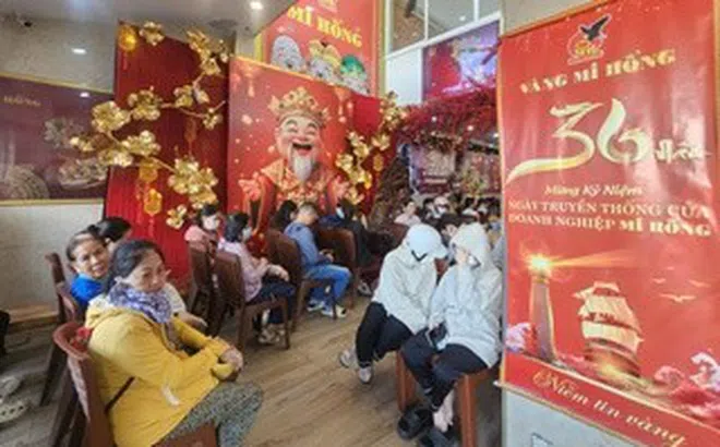 Diễn biến ở tiệm vàng khi giá giảm về dưới 170 triệu đồng/lượng