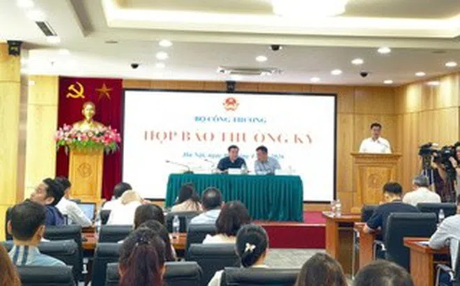 Bộ Công Thương nêu lý do vì sao điều hành giá xăng dầu vào nửa đêm?