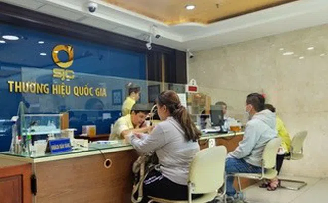 Giá vàng trong nước giảm theo thế giới, công ty SJC tiếp tục khóa kênh giao dịch online