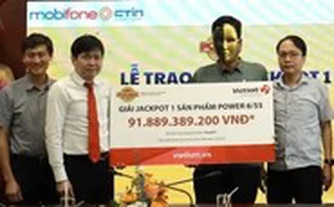 Trúng Vietlott hơn 91 tỉ đồng, nam doanh nhân báo ngay cho vợ