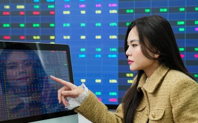 VN-Index tiệm cận vùng cản 1.925 điểm: Nên chốt lời dần, hạn chế mua đuổi