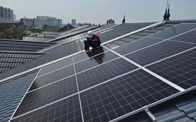 Giá mua điện mặt trời mái nhà còn quá rẻ