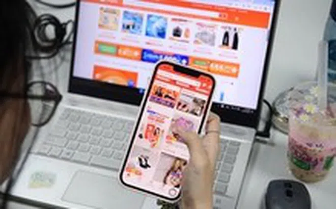 Người trẻ đua săn sale ngày đôi 5-5, chốt đơn xuyên đêm