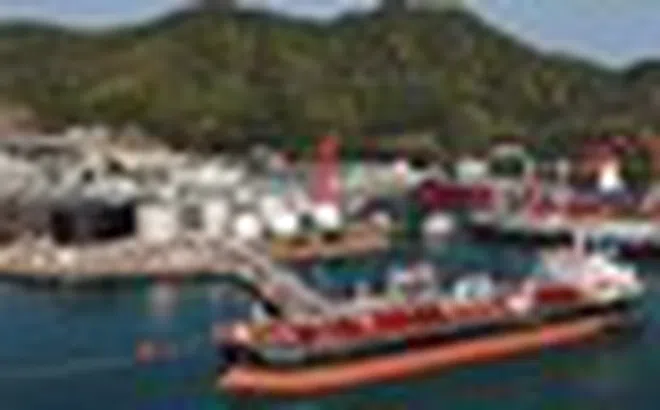 Xuất khẩu xăng dầu chạm đáy 10 năm, Trung Quốc ‘thủ thế’ trước cú sốc năng lượng