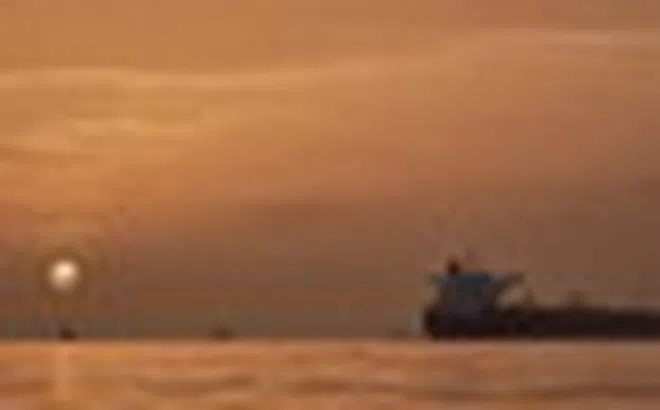 Iran hành động “gắt”, tàu hàng trúng đòn ở eo biển Hormuz