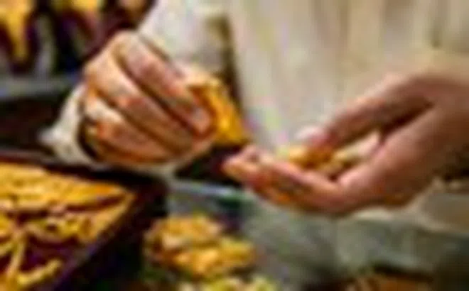 Nền kinh tế 3.700 tỷ USD kêu gọi dân 'nhịn' mua vàng, làm việc tại nhà