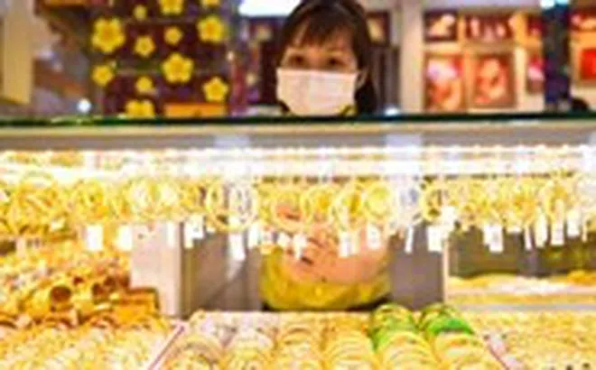 Đang tăng mạnh, vì sao giá vàng và giá bạc bỗng giảm sâu?