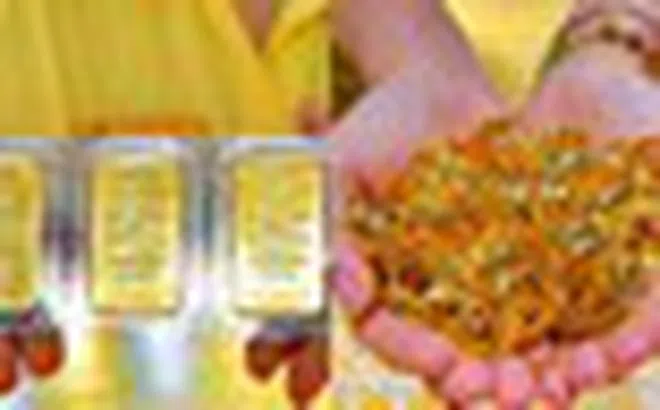 Giá vàng tiếp tục giảm mạnh, người vừa mua hôm qua đã lỗ