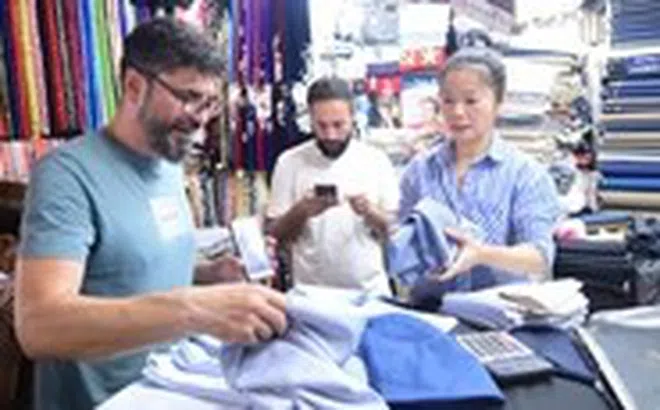 Mua sắm của khách Trung Quốc, Hàn Quốc tăng vọt sau khi có thanh toán QR xuyên biên giới