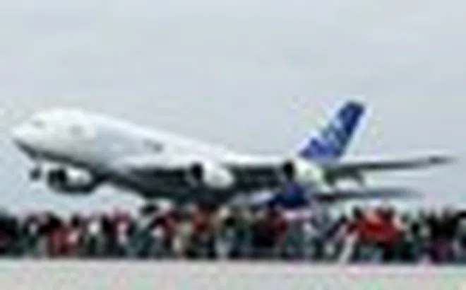 Phát hiện vết nứt bất thường trong cánh, hơn chục "gã khổng lồ" của bầu trời Airbus A380 bị kiểm tra khẩn cấp