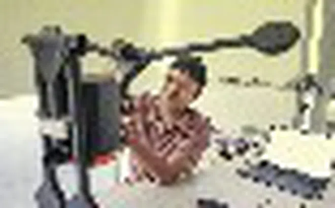 Nhét gọn vào ba lô cá nhân, mang 4 camera, sức nâng lên đến 15kg: Thiết bị do Tiến sĩ Việt tạo ra đã vượt 'khe cửa hẹp' của Bộ Chiến tranh Mỹ